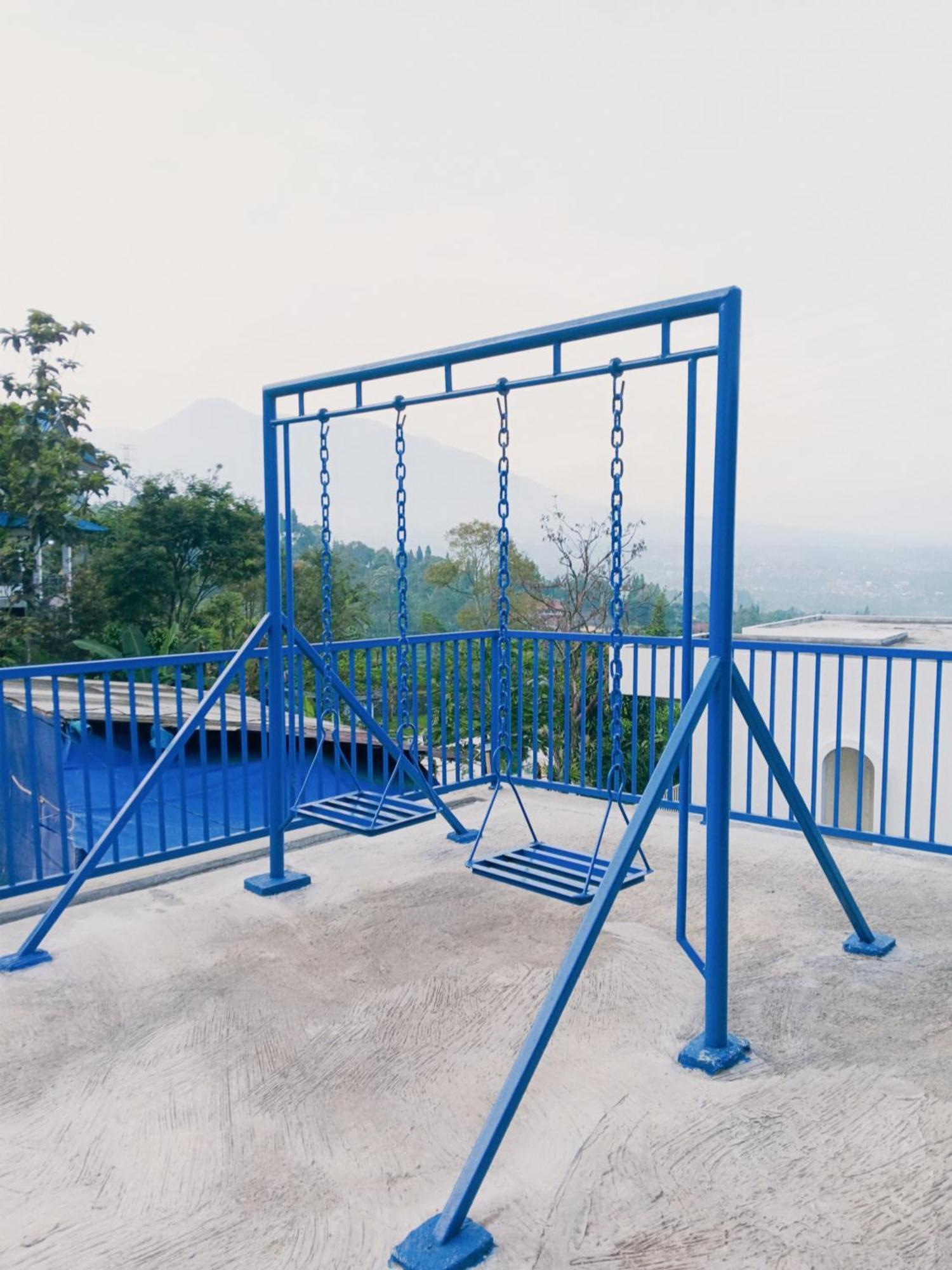 Villa Blue Door, Puncak Pondok Cipaseban Kültér fotó