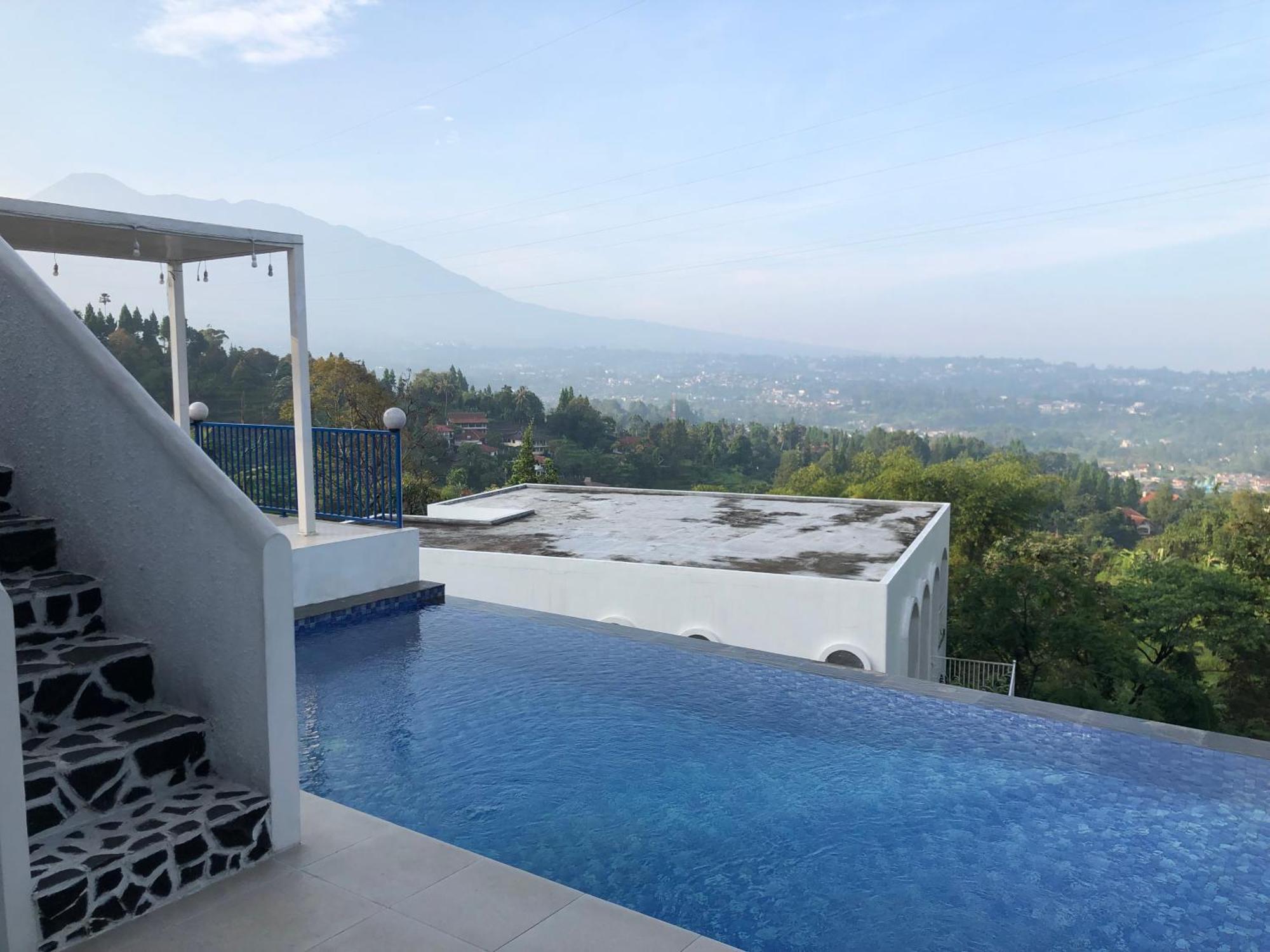 Villa Blue Door, Puncak Pondok Cipaseban Kültér fotó