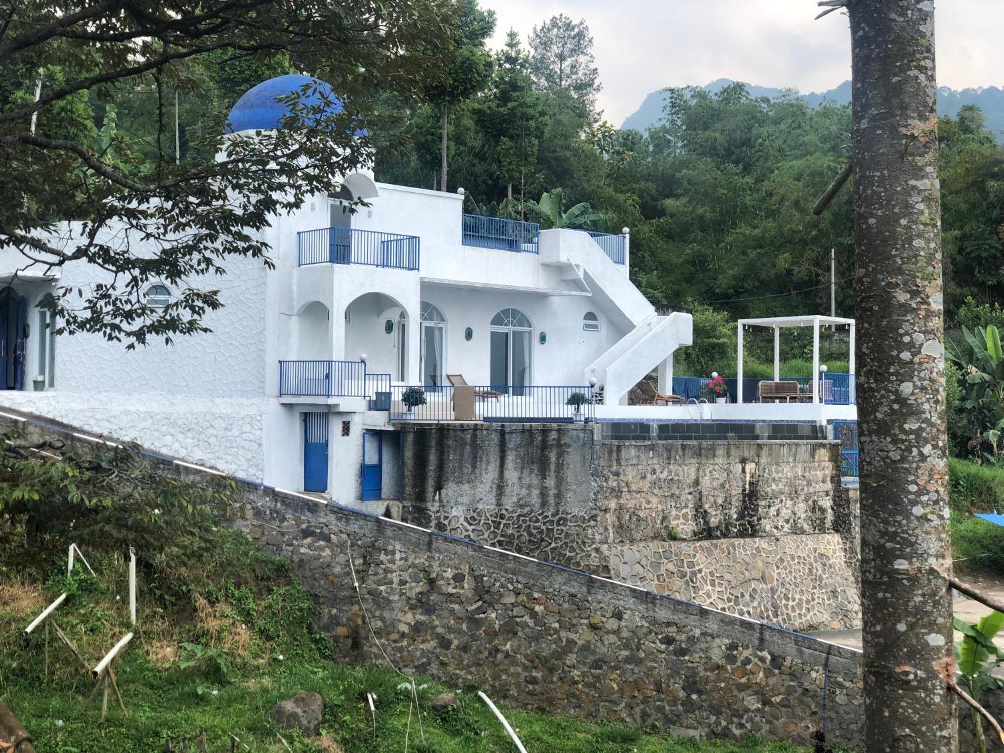 Villa Blue Door, Puncak Pondok Cipaseban Kültér fotó